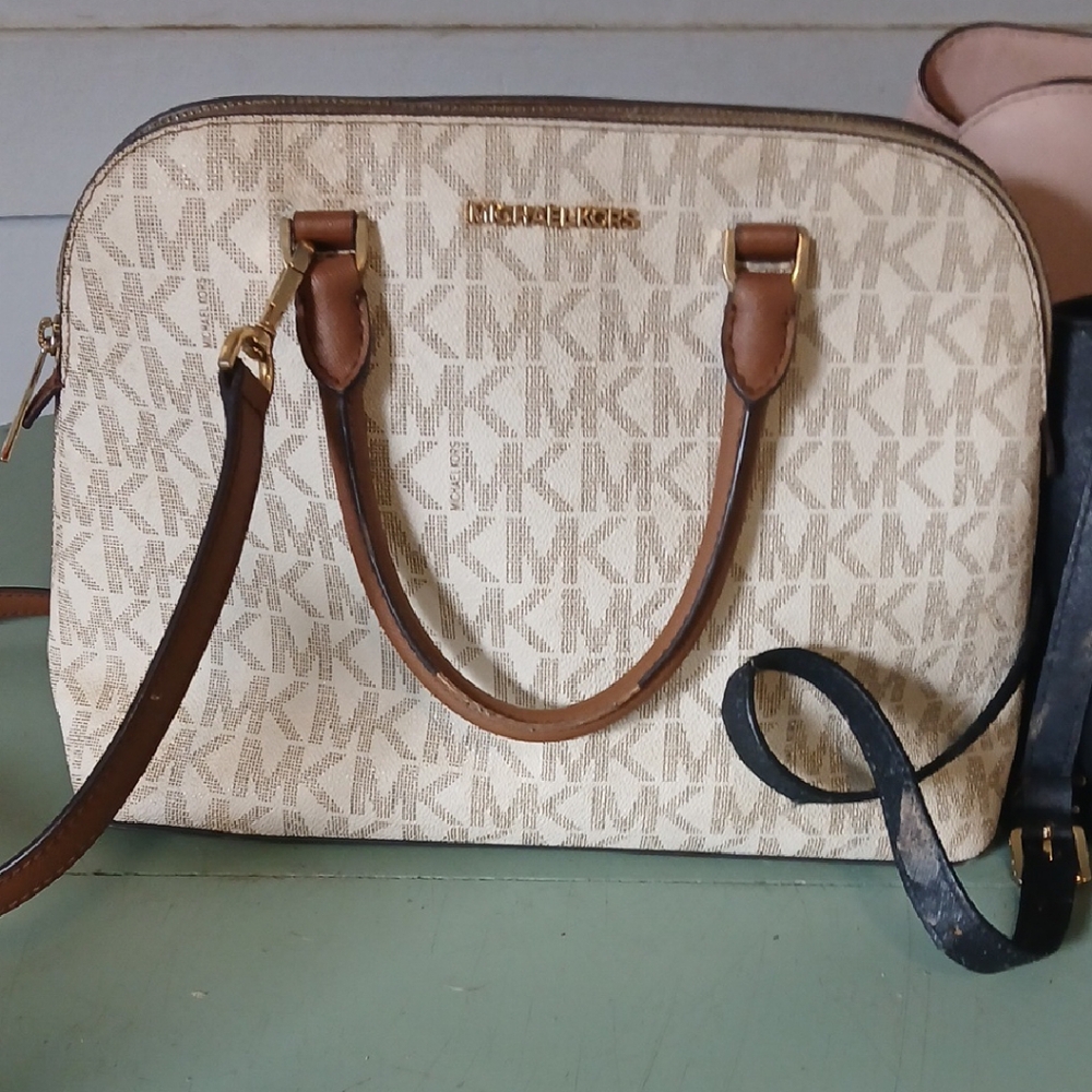 Micheal Kors Handbag With Strap